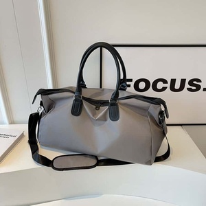 Sac de sport unisexe en nylon rayé 25L avec fermeture éclair, souple, portable pour la gym et les voyages - Product Image 4