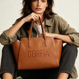 Bolso de Hombro de Cuero Vegano con Logotipo Grabado Personalizado, Gran Capacidad, Cierre Magnético - Product Image 1