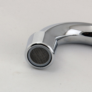 ก๊อกน้ำห้องครัวแบบก้านเดียว 1.0-1.9 แกลลอน/นาที แกนวาล์วเซรามิก หมุนได้ 360 องศา ติดตั้งบนเคาน์เตอร์ ก๊อกทองแดง - Product Image 4