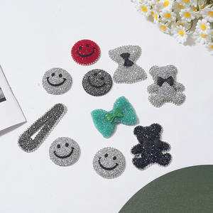 Ciondoli a Forma <span class=keywords><strong>di</strong></span> Orsetto con Fiocco in Resina 3D, Cristalli <span class=keywords><strong>di</strong></span> <span class=keywords><strong>Zucchero</strong></span>, per Decorazione Fai-da-Te <span class=keywords><strong>di</strong></span> Custodie per Telefoni e Accessori per Capelli - Product Image 1