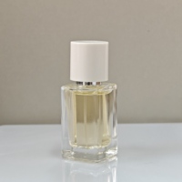 Flacon de parfum carré en verre de 15 ml avec étiquetage personnalisé et impression à l'écran