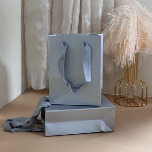 Bolsa de Papel Kraft Marrón y Blanca con Asa Perforada Personalizada/ Bolsa de Papel Kraft Hecha a Mano con Asa Troquelada - Product Image 3