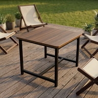 Ensemble de table à manger industrielle moderne avec chaises à accoudoirs, structure en fer et plateau en bois pour utilisation en extérieur dans les restaurants