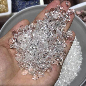Commercio all'ingrosso 5-7mm <span class=keywords><strong>cristalli</strong></span> pietre curative <span class=keywords><strong>di</strong></span> ghiaia naturale <span class=keywords><strong>bianco</strong></span> trasparente cristallo <span class=keywords><strong>di</strong></span> <span class=keywords><strong>quarzo</strong></span> chip per la decorazione Acquario - Product Image 4