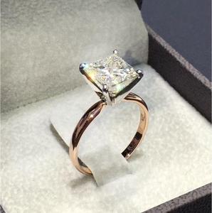 Anello da donna con design a principessa quadrata color rosa, stile elegante - Product Image 3