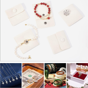 Sacs en microfibre personnalisés de 7x7 cm, pochette en velours suédé pour bijoux avec bouton pression pour l'emballage de colliers et de bracelets avec logo imprimé - Product Image 3