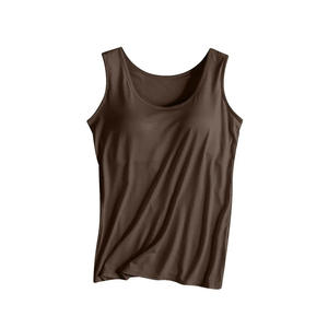 Top de yoga para mujer de corte modesto con cuello más alto y cobertura completa de espalda, diseñado para entrenamiento culturalmente inclusivo y conservador. - Product Image 1