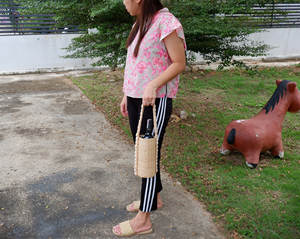 Porta Botellas de Vino Hecho a Mano con Jacinto de Agua y Conchas Naturales, Decorativo, Tejido, Estilo Boho Costero, Decoración para Mesa de Comedor - Product Image 4