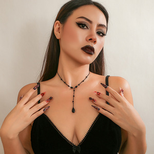 Conjunto de Joyería Vintage Gótica con Collar en <span class=keywords><strong>Y</strong></span>, Estilo Oscuro de Halloween, con Gotas de Sangre <span class=keywords><strong>y</strong></span> Borlas, Collar <span class=keywords><strong>y</strong></span> Aretes para Mujer - Product Image 2