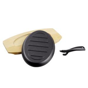 Placa de chisporroteo ovalada de hierro fundido de diseño moderno con base de madera Grill Steak Pan <span class=keywords><strong>Wok</strong></span> Pan - Product Image 3
