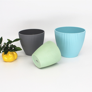Pots en plastique <span class=keywords><strong>de</strong></span> jardin extérieur <span class=keywords><strong>de</strong></span> haute qualité pots <span class=keywords><strong>de</strong></span> <span class=keywords><strong>fleurs</strong></span> décoratifs en gros avec finition <span class=keywords><strong>de</strong></span> revêtement en poudre pour plantes - Product Image 4