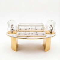 Présentoir à bijoux en forme de dôme avec éclairage LED, design personnalisable |   Cloche en verre avec base en or/bois |   Vitrine de luxe pour colliers