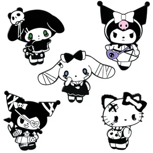 Sanrio cadılar bayramı emaye yaka iğnesi gotik tarzı Hello Kitty Kitty mi broş için Kawaii benim melodi Melody moroll Metal rozeti sırt çantası