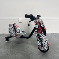 Trottinette Électrique à Trois Roues Flame Graffiti pour Enfants, Drift Trike Rotatif à 360 Degrés, Véhicule de Divertissement Extérieur