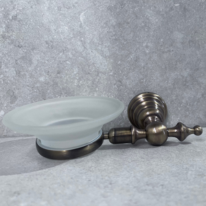 Elegante Jabonera con Soporte de Latón Cepillado, Vidrio Satinado, Diseño Clásico Redondeado para un Toque Sofisticado y Atemporal en Cualquier Baño - Product Image 6