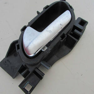 Maniglia Interna Anteriore Sinistra Usata per Peugeot 208 2012-2013 Italia Tuning & Parti Esterne (23127 20P-1-D-13) - Product Image 1