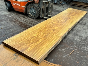 Tabla de Madera de Teca Africana con Vetas Naturales y Borde Natural - Mesa de Madera Sólida de Lujo para Interiores Opulentos - Product Image 3