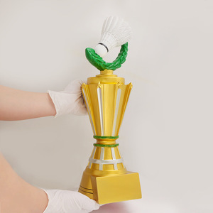 Trophée de basket-ball en résine dorée, gravure personnalisable, récompense pour compétition scolaire - Product Image 3