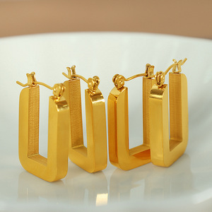 Pendientes de Aro Geométricos en Forma de U, de Aleación de Zinc Dorada, Joyería de Moda para Fiestas - Product Image 1