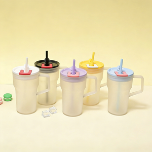 Vaso de Plástico Ecológico de 680 ml con Asa y Tapa de Rosca Tipo Pajita, Botella de Agua para Uso en Campamentos - Product Image 1