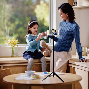 Support de téléphone compact à ouverture automatique, conception monobloc, perche à <span class=keywords><strong>selfie</strong></span> pliable en alliage d'aluminium, support automatique, trépied de 69 pouces - Product Image 3