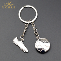 Porte-clés de football en alliage de zinc noble, breloque chaussure de foot, pendentif de sac sur le thème du sport pour les fans de football