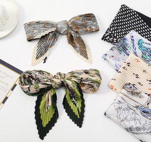 70 foulards carrés pour femmes <span class=keywords><strong>en</strong></span> <span class=keywords><strong>soie</strong></span> simulée noire à pois, vente <span class=keywords><strong>en</strong></span> gros - Product Image 5