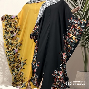 Nueva Abaya Moderna con Estampado de Mariposas y Flores, Cierre Completo, en Negro, Amarillo, Azul y Rosa, con Abertura Frontal Inferior para Mujer, 6854 # - Product Image 1