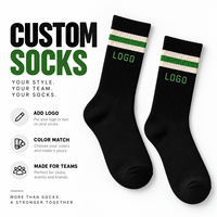 Chaussettes Athlétiques Premium Noires Personnalisées, Rayures Vertes et Blanches sur le Revers, Logo Tricoté Personnalisé, Idéales pour Commandes en Gros pour Marques et Événements