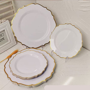<span class=keywords><strong>Assiette</strong></span> <span class=keywords><strong>carrée</strong></span> en <span class=keywords><strong>plastique</strong></span> PS écologique et tendance, <span class=keywords><strong>rouge</strong></span> et or, de 7,5 et 10,25 pouces, pour restaurant, hôtel, rentrée scolaire - Product Image 3