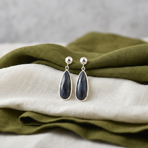 Pendientes de plata maciza 925 con piedra de zafiro negro natural para mujer, pendientes largos con circonitas para fiestas, de la India. - Product Image 3
