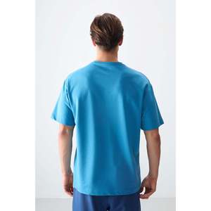 เสื้อยืดผู้ชายพิมพ์ลายทรงโอเวอร์ไซส์ เนื้อผ้าฝ้ายหนานุ่ม สีฟ้าพีทรอล - 88375 - สีฟ้าพีทรอล - Product Image 6