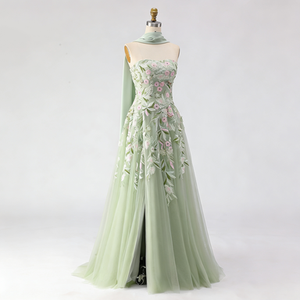 Elegante Abito da Sera Lungo in Tulle Verde Salvia <span class=keywords><strong>con</strong></span> Applicazioni Floreali, Spacco e Collo Senza Spalline per Donna - Product Image 1