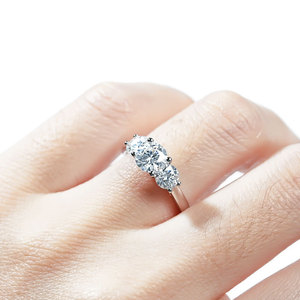 Joyería Fina, Anillo de Diamantes de 3 Piedras con Moissanita VVS GRA de Corte Redondo de 2CT, Chapado en Oro sobre Plata 925, de Alta Gama, para Regalo de Pareja - Product Image 5