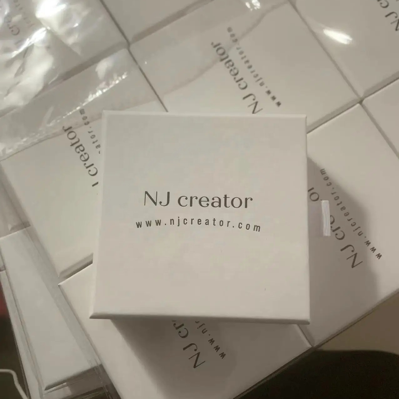 diferentes size jewelry boxes