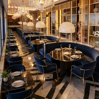 Canapé de luxe moderne en velours bleu foncé avec structure en métal doré, ensemble de chaises et table en marbre pour café, restaurant et hôtel haut de gamme