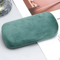 Étui à lunettes en métal rigide velours avec design rectangulaire et chiffon de nettoyage de couleur assortie, logo personnalisé en feuille d'or disponible