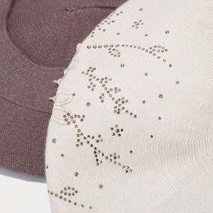 Béret français vintage, petit et frais, en tricot, orné de fleurs, artistique, pour femme, idéal pour les occasions décontractées, quotidiennes et les activités de plein air. - Product Image 5