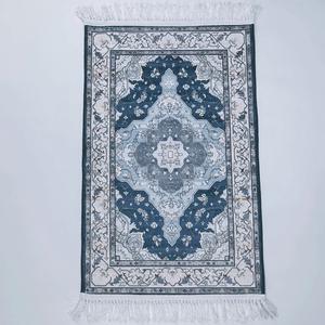 Alfombra de Oración Musulmana Islámica de Terciopelo con Borlas Plegable, Resistente al Polvo, de Alta Calidad, Acolchada, Ecológica, Impermeable y Antideslizante - Product Image 4