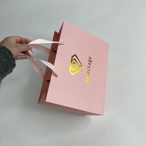 ถุงของขวัญหรูหราเคลือบสีชมพูแบบกำหนดเองได้ ถุงช้อปปิ้ง/ใส่ของชำแบบใช้ซ้ำได้สำหรับคริสต์มาส พร้อมหูหิ้วริบบิ้น ปั๊มลายทอง รีไซเคิลได้ - Product Image 5