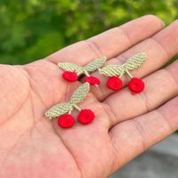 Petites cerises brodées, sans colle, idéales pour les pinces à cheveux DIY, les accessoires capillaires et les accessoires vestimentaires.