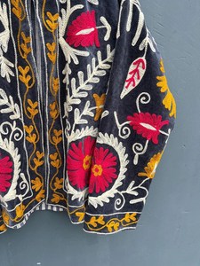 Veste d'hiver festive en velours Suzani brodé, respirante, boutonnée, pour femme, vêtement d'extérieur chaud, style bohème, cadeau pour elle, vente en gros Inde - Product Image 2