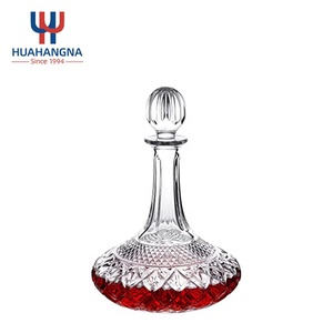 Elegante decantador de vino de cristal de 1400ML para bodas hecho a mano con logotipo personalizado y grabado sin plomo presentado en una caja de regalo - Product Image 1
