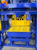 Machine de fabrication de briques en ciment semi-automatique 4-40C à moteur, directement de l'usine, avec trémie pour blocs creux et pleins en béton