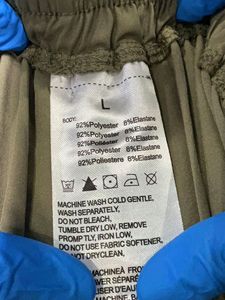 Etiqueta Colgante para Ropa de Cartón de Lujo, Ecológica y Resistente, con Recubrimiento UV y Logotipo Personalizado - Product Image 4