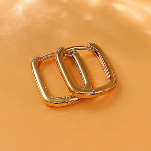 Orecchini a Cerchio Geometrici Placcati Oro, Gioielli Minimalisti Unisex per Uso Quotidiano - Product Image 1