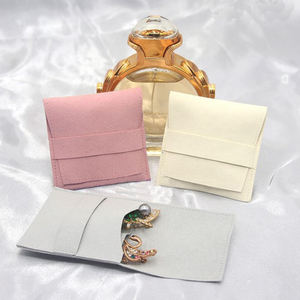 Pochette à bijoux carrée en microfibre avec logo personnalisé, fermeture à bouton, multicolore, avec design d'enveloppe à rabat pour un rangement et une présentation faciles - Product Image 4