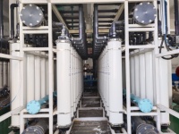 Équipement de traitement de l'eau par ultrafiltration industrielle à grande échelle avec pompe, contrôle PLC, acier inoxydable, 500 L/heure