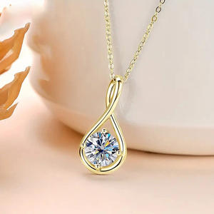 Collar con colgante de gota de agua dorada con circonita cúbica de corte brillante redondo, chapado en oro de 18 quilates, para uso diario de mujeres - Product Image 4