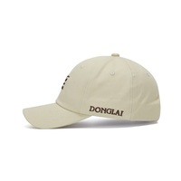 Gorra de Béisbol Estructurada de 6 Paneles, Personalizada y de Lujo, con Logotipo Bordado Multicolor, en Sarga de Algodón Roja, Unisex